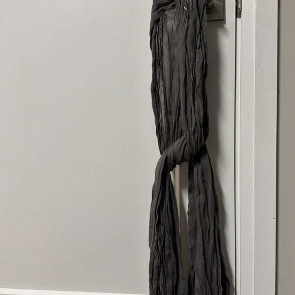 Textured grey scarf. Light weight - Picture 1 of 2